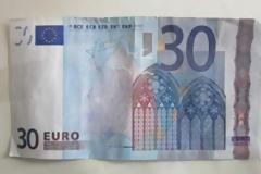 Πλήρωσε με τριαντάευρο και του έδωσαν ρέστα