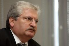 Ο Διώτης δείχνει Παπακωνσταντίνου ενώ απειλεί με μηνύσεις και αγωγές τα MME