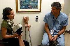 Απίστευτο: Νίκησε τον καρκίνο των οστών και γυρνάει 180 μοίρες το πόδι της [Video]