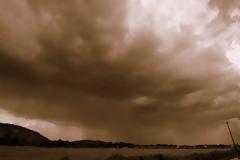 Πνιγμένη στην Aφρικανική σκόνη η Πάτρα - Βρέχει λάσπη