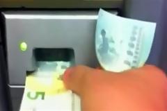 Δεν γίνονται δεκτά τα χαρτονομίσματα των 5 ευρώ (Βίντεο)