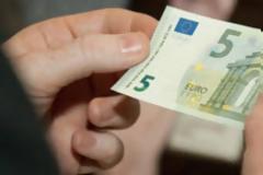 Ως «πλαστό» απορρίπτουν ATM και λοιπά μηχανήματα το νέο 5ευρω
