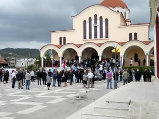 Φωτογραφία για Aγρίνιο: To τελευταίο αντίο στην τραγική δασκάλα