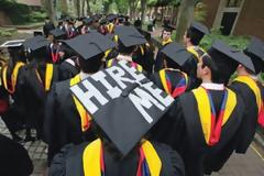 Πτυχιούχοι αναζητούν εργασία...