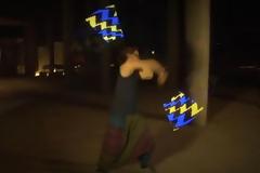 Μία εντυπωσιακή χορογραφία με ραβδιά λέιζερ! [video]