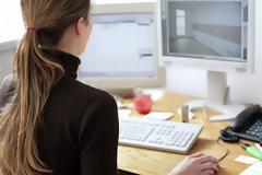 ΕΕ: Ένας στους τρεις εργαζόμενους ανταλλάσσει μυστικά πληροφορίες για την επιχείρηση όπου εργάζεται