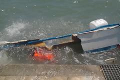 Τεράστια κύματα και κατεστραμένες βάρκες στην Γλύφα