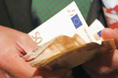 13 άτομα στον εισαγγελέα για κατασπατάληση δημοσίου χρήματος