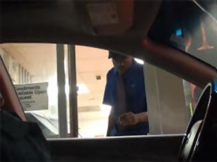 Φωτογραφία για Φάρσα: Ακέφαλο Zombie σε Drive-Thru (Video)