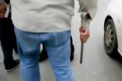 Πάτρα: Mε κοντάρια που είχαν καρφιά χτυπούσαν τους δύο λιμενικούς - Λάμα και βίδες τοποθετήθηκαν στο χέρι του ενός