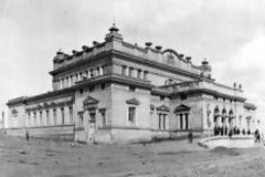 Το βουλγαρικό Κοινοβούλιο έχει χτιστεί πάνω σε καταυλισμό τσιγγάνων