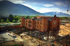 3.500 τόνοι στον αέρα!!! Δείτε τον Provo Tabernacle, το ναό που αιωρείται!!