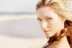 Καλοκαιρινό μακιγιάζ στην απόχρωση του ροδάκινου