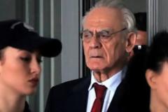 Έδρα δικαστηρίου στον Άκη: Aς βάλει ωτοασπίδες, ας λύνει σταυρόλεξα, πρέπει όμως να μείνει