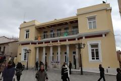 Κοζάνη: Φοιτητές μέθυσαν και πήγαν να... κάνουν έλεγχο στο δημαρχείο!