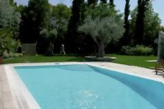 Απίστευτο: Δείτε με τι γέμιζαν την πισίνα τους στη Θεσσαλονίκη