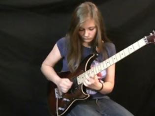 Φωτογραφία για 14χρονη μαγεύει στο YouTube με την ηλεκτρική της κιθάρα [Video]