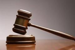 Αθωώθηκε 86χρονη που εισέπραττε τη σύνταξη του νεκρού συζύγου της