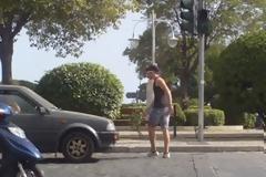 Ξεκαρδιστική φάρσα Ελλήνων σε οδηγούς αυτοκινήτων [Video]