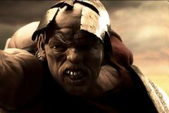 Πώς είναι στη πραγματικότητα ο ηθοποιός που έπαιξε τον Εφιάλτη στους 300;