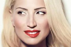 Μαρία Ηλιάκη: Στέλνει φιλί εντελώς αμακιγιάριστη, από το κρεβάτι της!