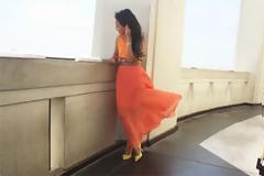 Τρόποι για να ταιριάξετε μια μακριά φούστα [Video]