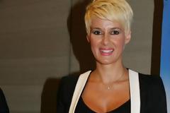 Γνωστή παρουσιάστρια ξεσπά: Δεν στήνω «παπαράτσι»