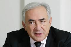 Κριτική από Strauss-Kahn σε ΔΝΤ και Ε.Ε. για την πολιτική στην Ελλάδα