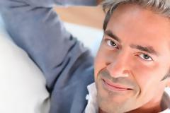 10 λόγοι που γκριζάρουν τα μαλλιά