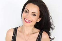 Η γυναίκα που εύχεται να ήταν λιγότερο όμορφη