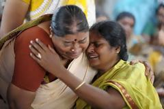 Ενέδρα θανάτου σε βουλευτές και αστυνομικούς στην Ινδία - 17 νεκροί