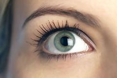 Καταπολεμήστε τις σακούλες κάτω από τα μάτια