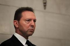 Παράθυρο για φορολογικές ελαφρύνσεις ανοίγει ο Στουρνάρας