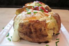 H συνταγή της ημέρας: Πατάτες γεμιστές με γιαούρτι και γαλοπούλα