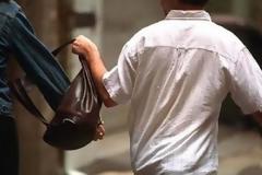 Άρπαξε τη τσάντα από τουρίστρια στην Πέγεια