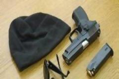 Κυκλοφορούσαν με μοτό ένοπλοι, ενώ είχαν και...κουκούλα