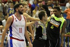 Mε ψηλά το κεφάλι (74-67)