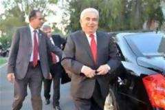 Συμβολική εκδήλωση διαμαρτυρίας κατά της αγοράς λιμουζίνας για τον τέως Πρόεδρο