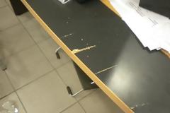 Με μπαλτά στο χέρι εισέβαλε γυναίκα στην εφορία