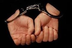 Αφέθηκε ελεύθερος και συνέχισε τους εκβιασμούς