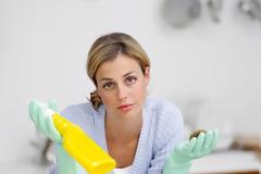 Το ξίδι δεν μπαίνει μόνο στις σαλάτες, καθαρίζει και το σπίτι!