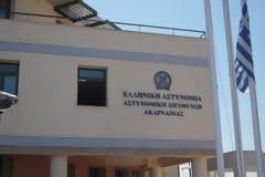 Aγρίνιο: Η σπαρακτική συνάντηση του 17χρονου μητροκτόνου με τον πατέρα του στα κρατητήρια!