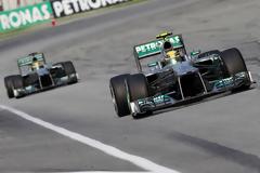 Η ΚΑΤΑΛΛΗΛΗ ΣΤΙΓΜΗ: Η ομάδα της MERCEDES AMG PETRONAS Formula One™ προσπαθεί να νικήσει το ρολόι στους αγώνες της FORMULA 1