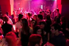 Στην Ελβετία διαδηλώνουν υπέρ της απελευθέρωσης της νυχτερινής ζωής