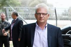 Ο Σαρρής απειλεί μέσω ΟΥΕΦΑ και ΦΙΦΑ με αποκλεισμό τις ελληνικές ομάδες