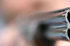 Έβγαλε καραμπίνα στον κουμπάρο του