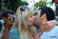 SZ: «Η Τουρκία θα πρέπει να εγκαταλείψει το αλκοόλ»