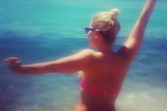 Η Μαρία Ηλιάκη με μπικίνι στην παραλία