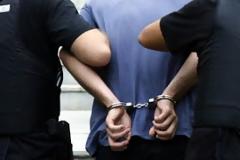 Χειροπέδες σε ασφαλισμένο μέσα στο ΙΚΑ