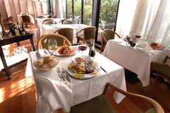 Η μείωση του ΦΠΑ στην εστίαση δεν θα επηρεάσει τις τιμές, λέει η αγορά